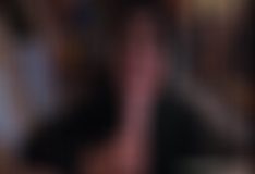 Mulher faz pincher lamber sua buceta gostosa